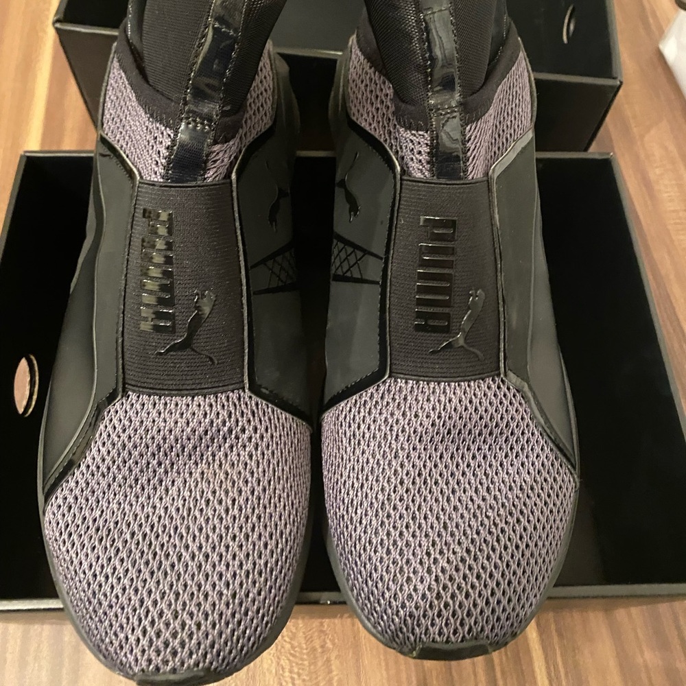 Woman’s 9.5 Fenty Puma Sneakers